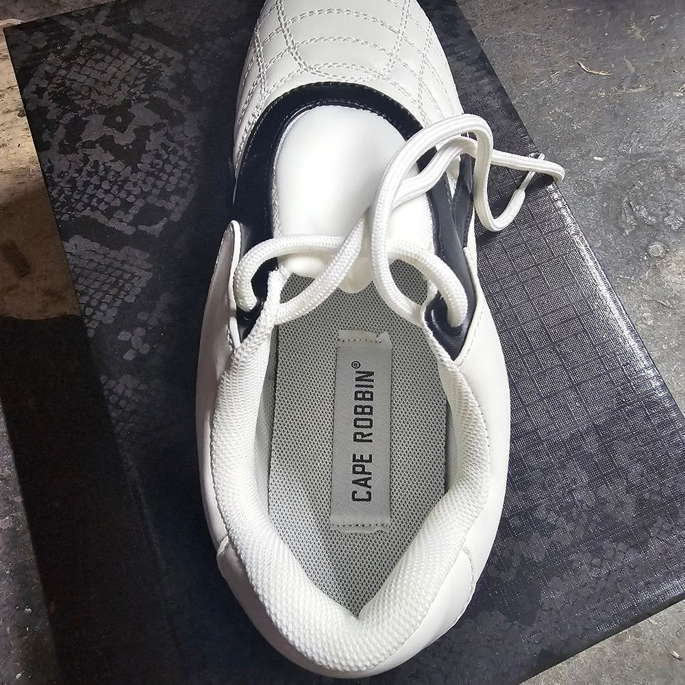 White Women Low Top Sneakers Synthetic Round Closed Toe Padded Shoes - Picture 5 of 6